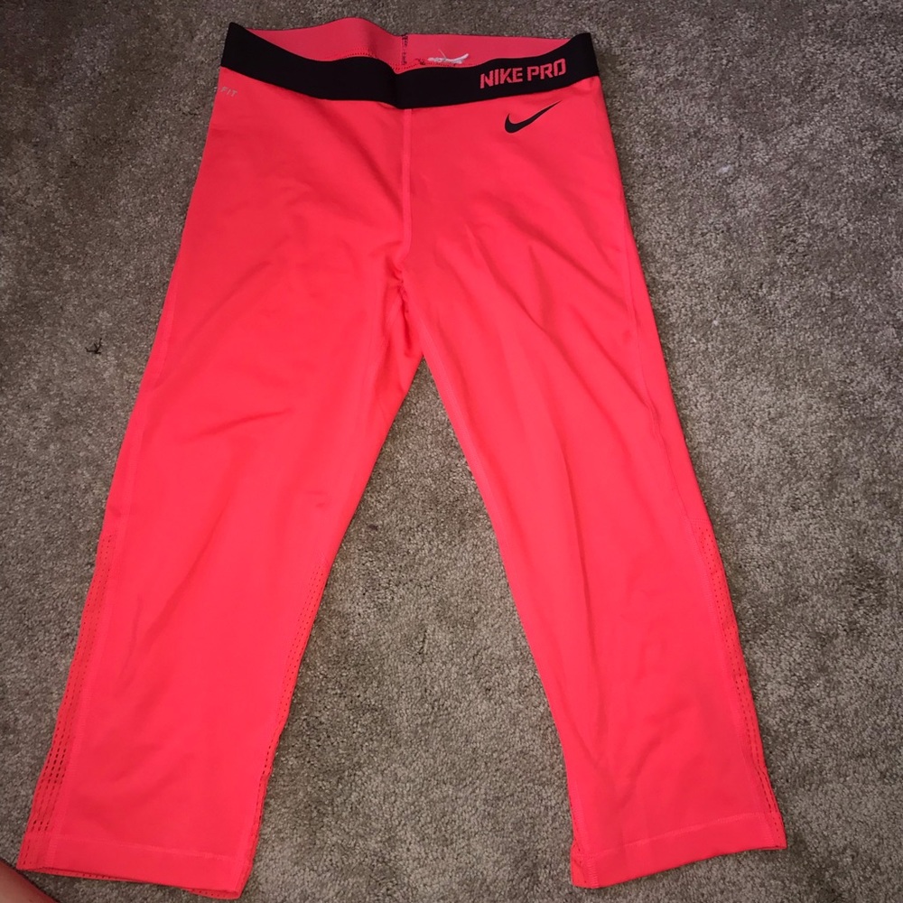 Nike Pro bright pink leggings